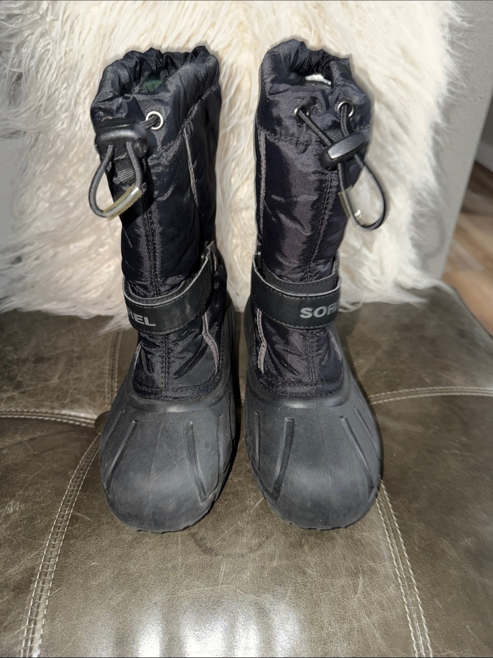 Sorel Black Snow Boot with Drawcord and Strap